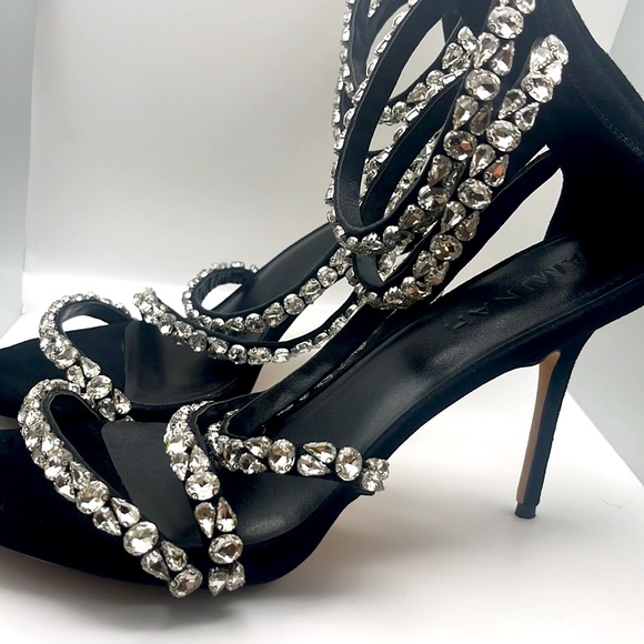 Aminah Abdul Jillil Size 11 - Picture 10 of 14